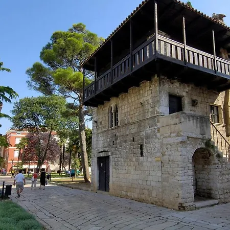 Porat Apartment *